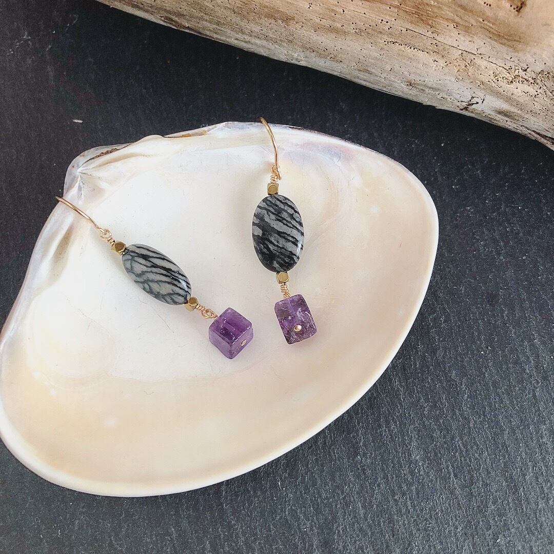 ゼブラジャスパー×キューブカットアメジストのピアス