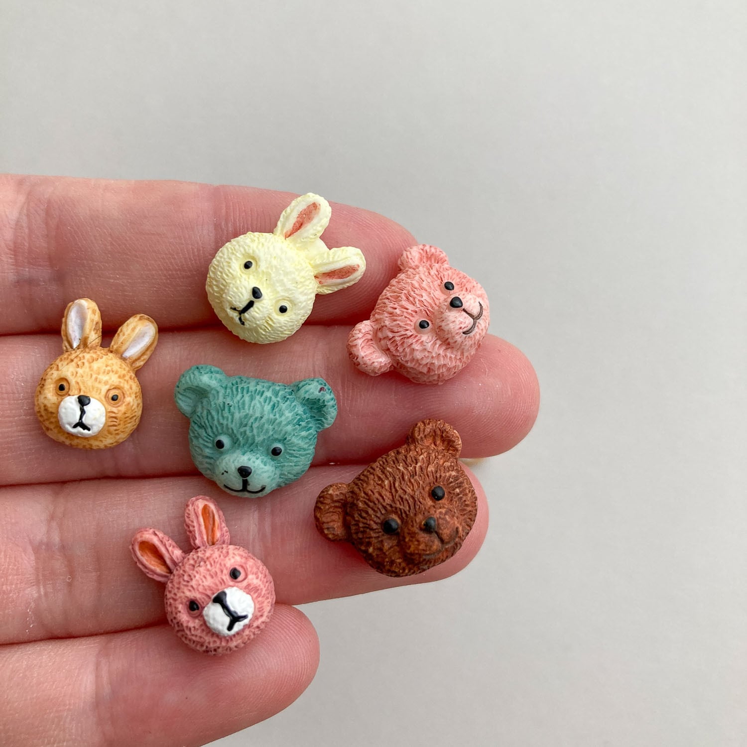 カラフルうさぎの顔だけデコパーツ | Dua-アクセサリーパーツショップ