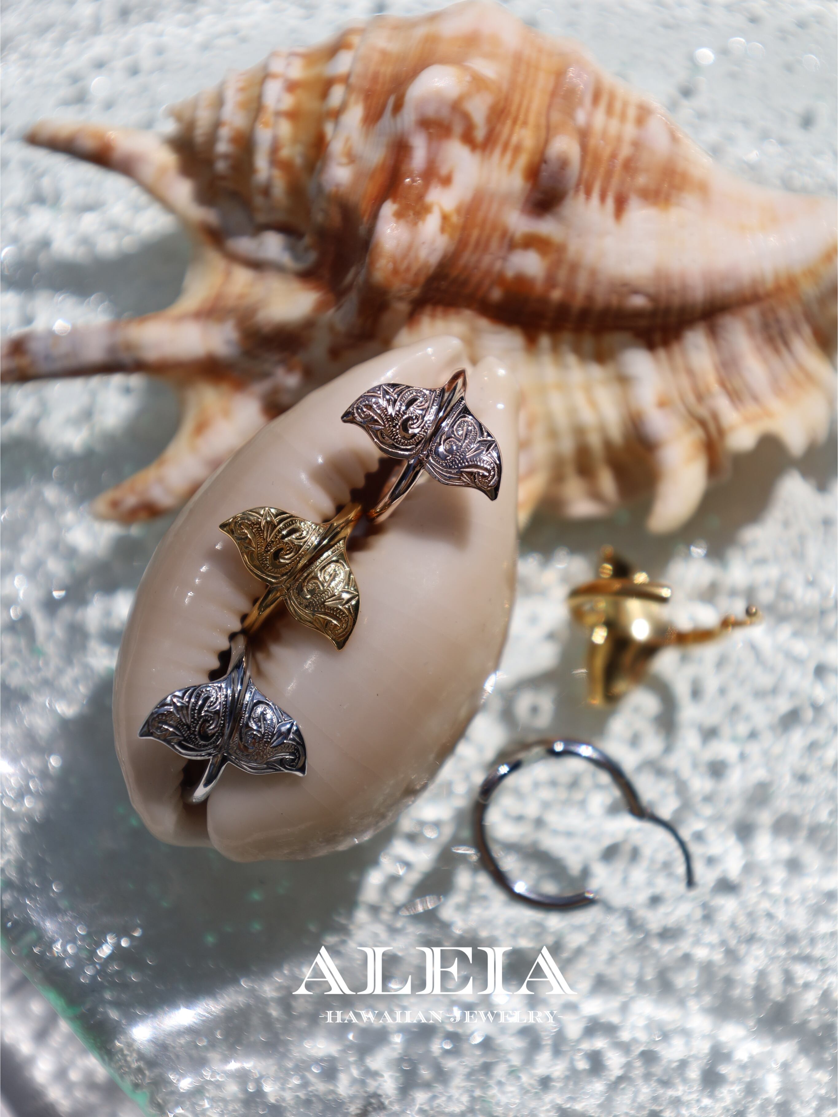 片耳販売》whale tail hoop pierce[316L]ハワイアンジュエリー