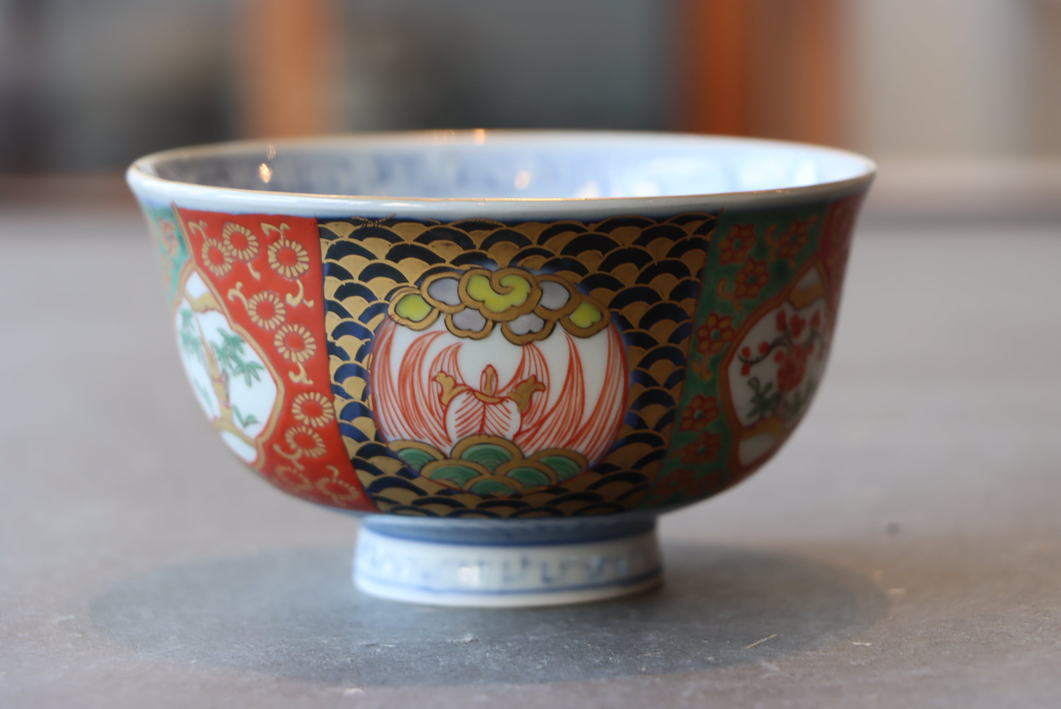 伊万里焼 色絵 桃手 鶴亀翁文 蓋茶碗 通りもの/Imari coverd bowl
