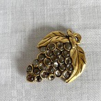 ブローチ　ぶどう　ゴールドの葉っぱ　ガラスの果実　12aceｍ2