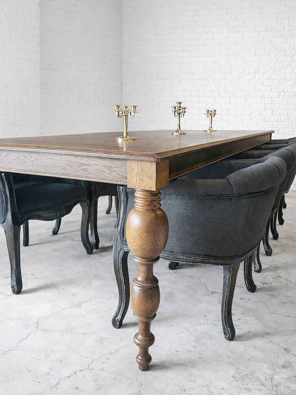 オーク材ターンドレッグダイニングテーブル “極太ろくろ脚”(アンティーク調ろくろ足テーブル) W3000✕D1000 4〜8人掛け 店舗向け大型テーブル