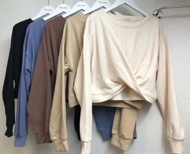 フロントツイスト　クロップドスウェット　AJ4Z4039-931