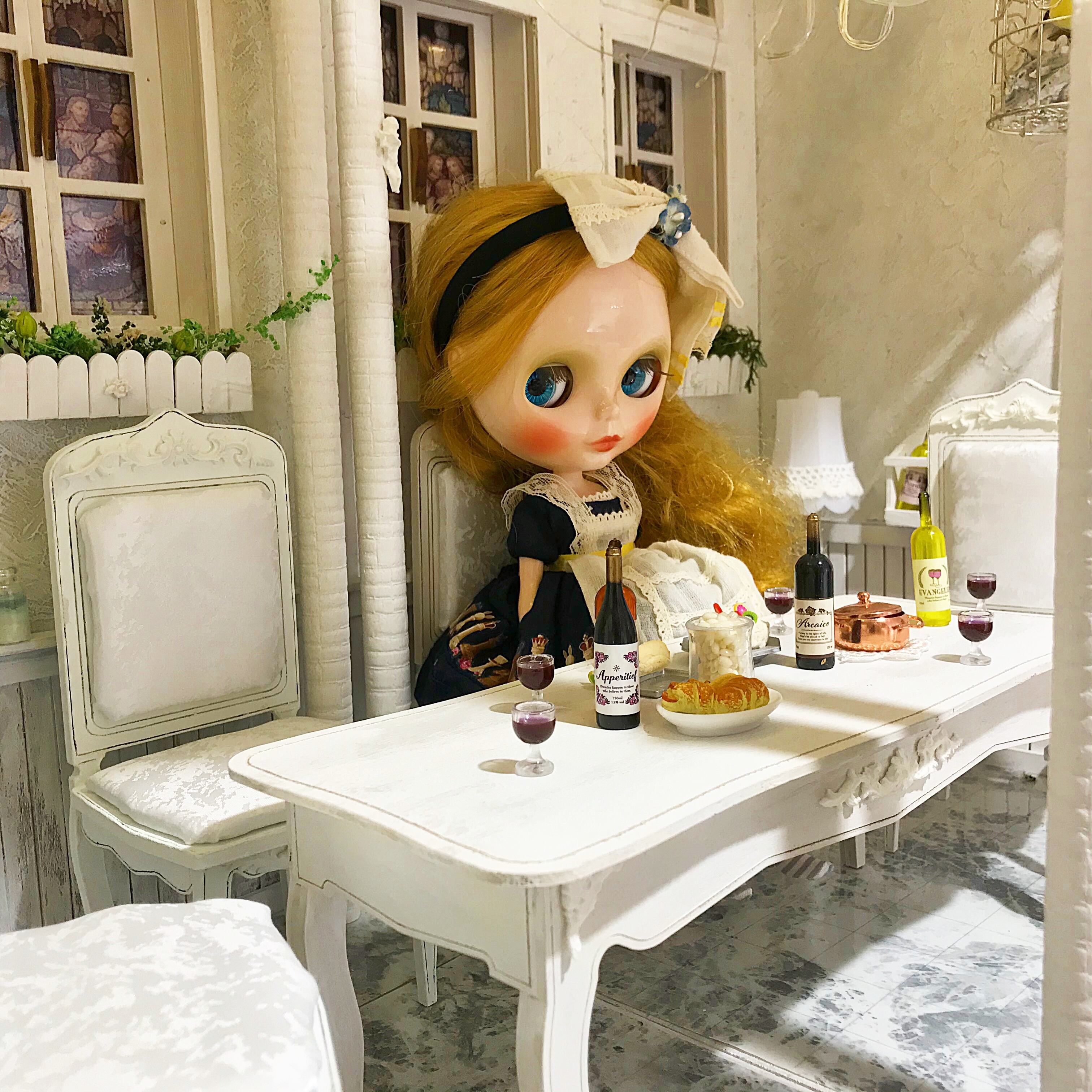 ダイニングチェア 立体彫刻 ホワイト クイーン queen 1/6 ドール ダイニングチェア 立体彫刻 ホワイト クイーン queen 1/6 ドール