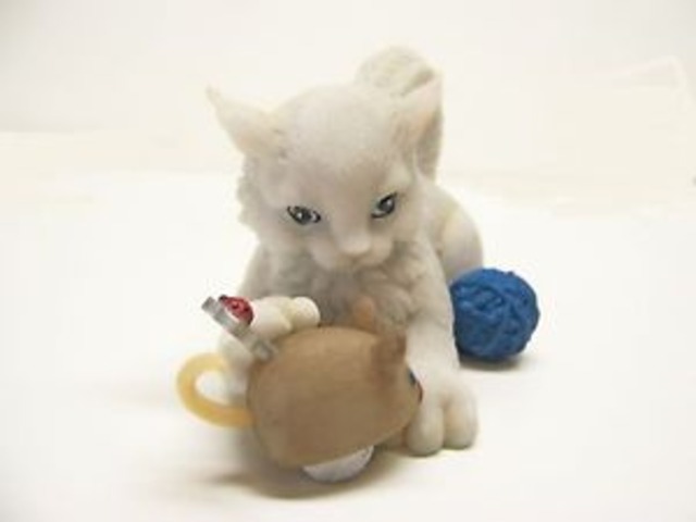 【送料無料】マウスcharming purrsonalites cat i love unwinding with you toy mouse enesco figurine