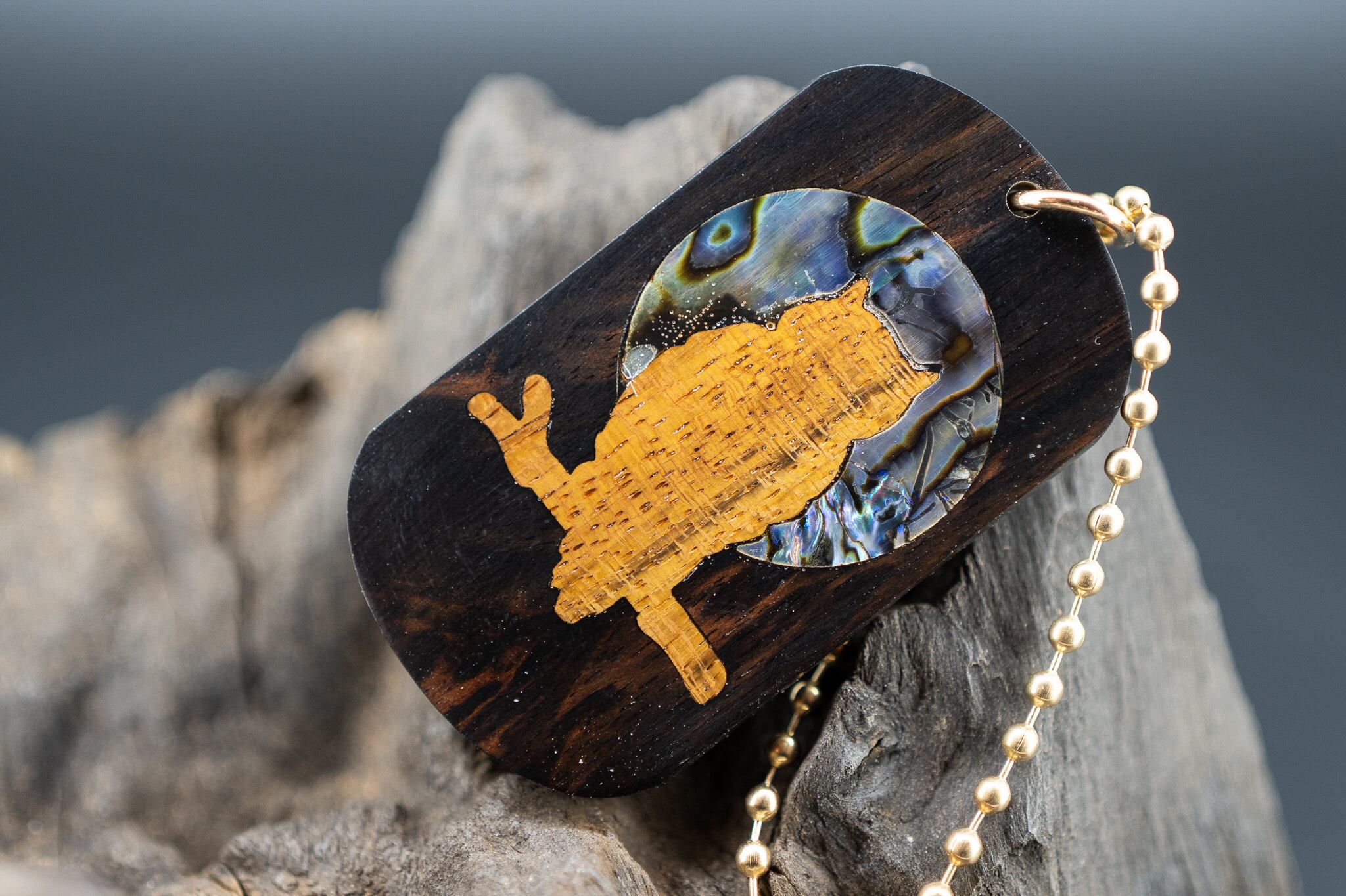 ※【 染色の美 】 ムンエボニー ドッグタグ 象嵌 夜とミミズク