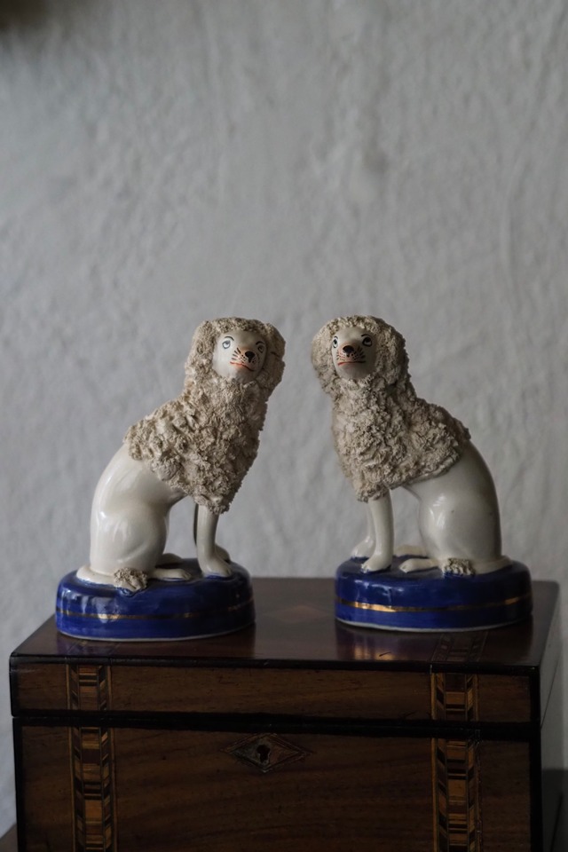 もこもこ仲良しプードル、阿吽の呼吸-antique staffordshire pottery objet