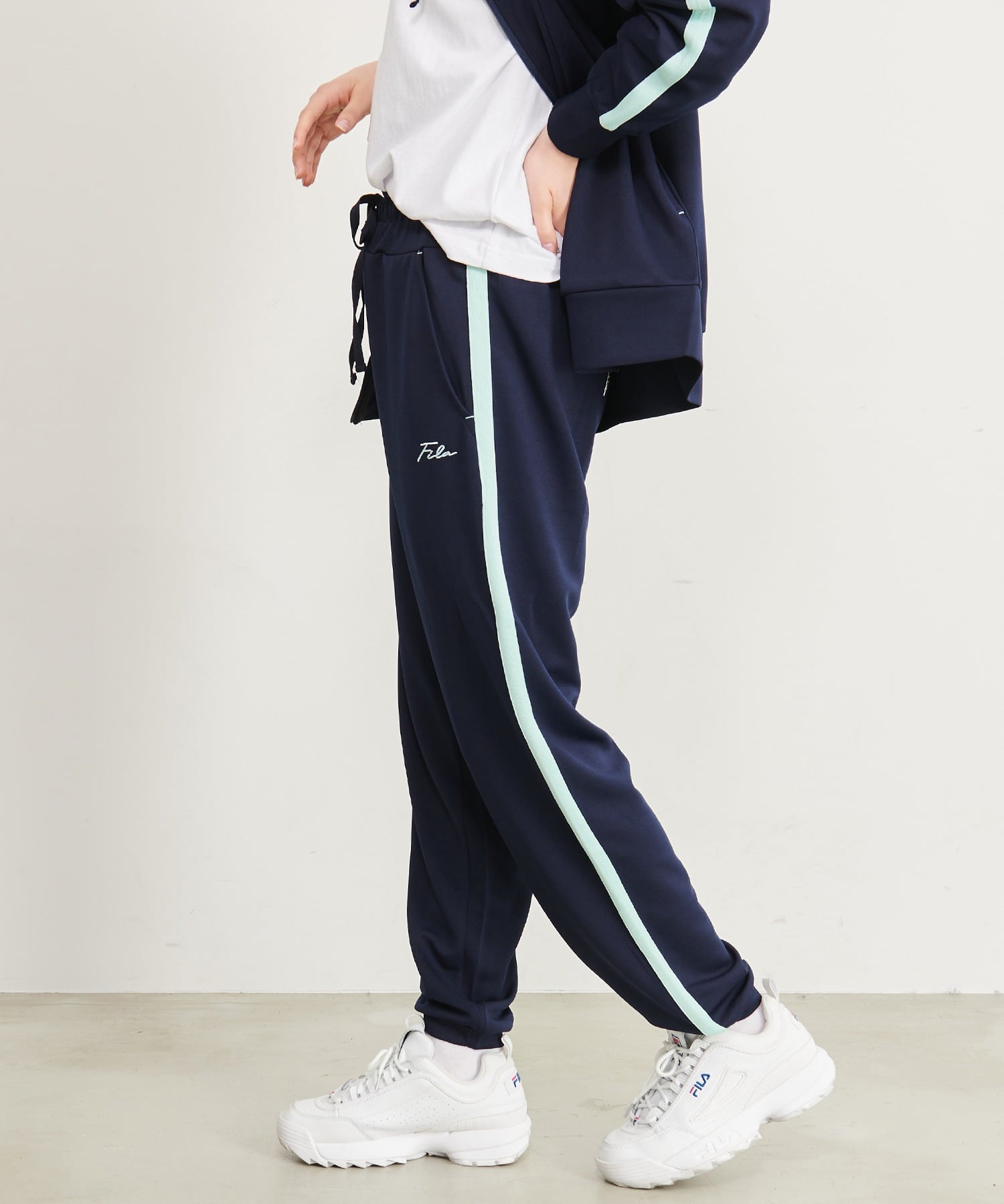 ユニセックス向けのブランドをメインにした、カジュアルな洋服や服飾