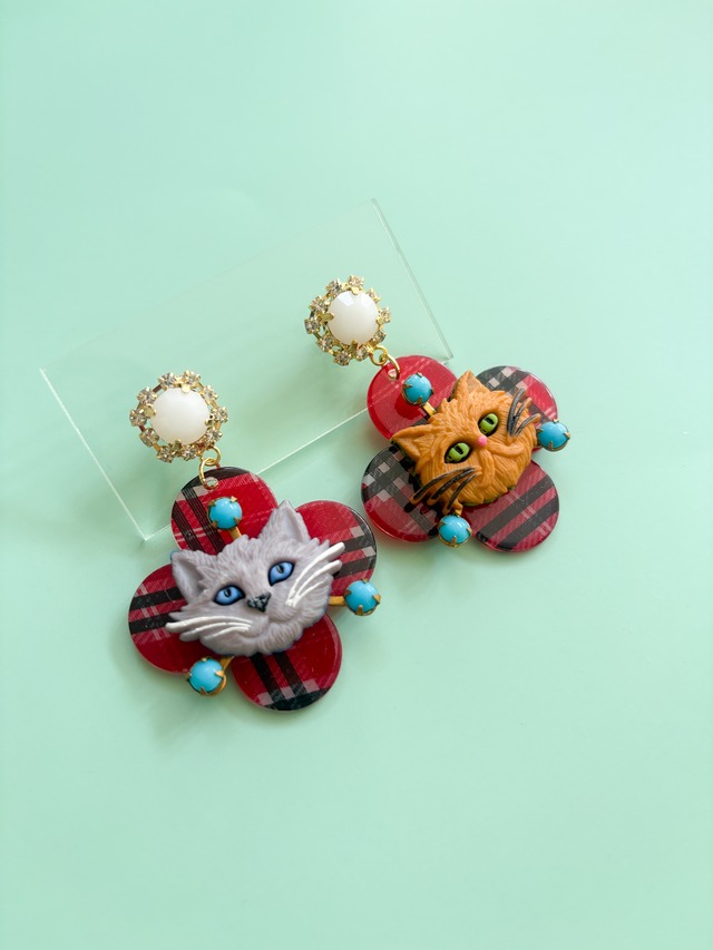 チェックフラワーチェックキャットピアス