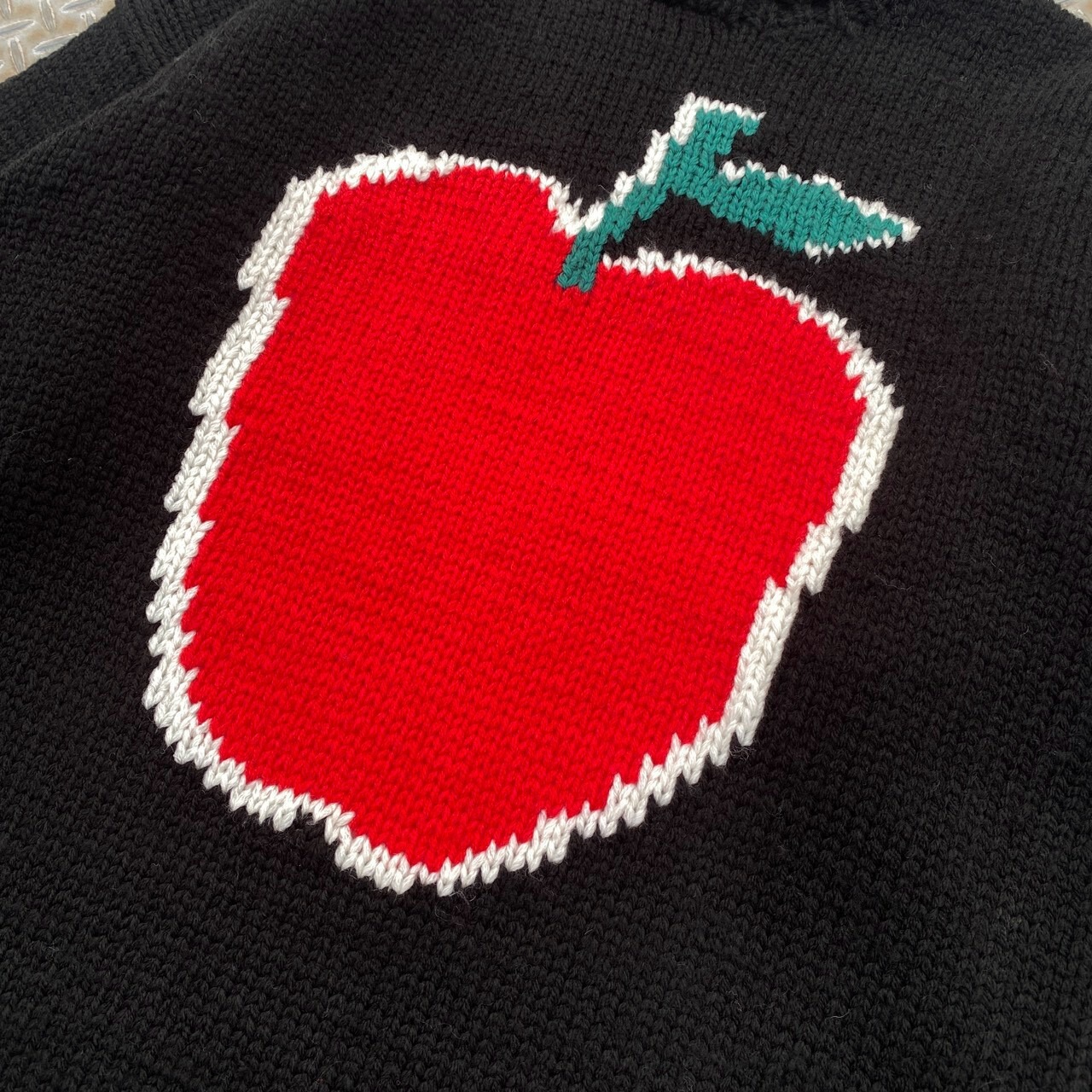 CC "BIG APPLE" HAND KNIT -BLACK-
