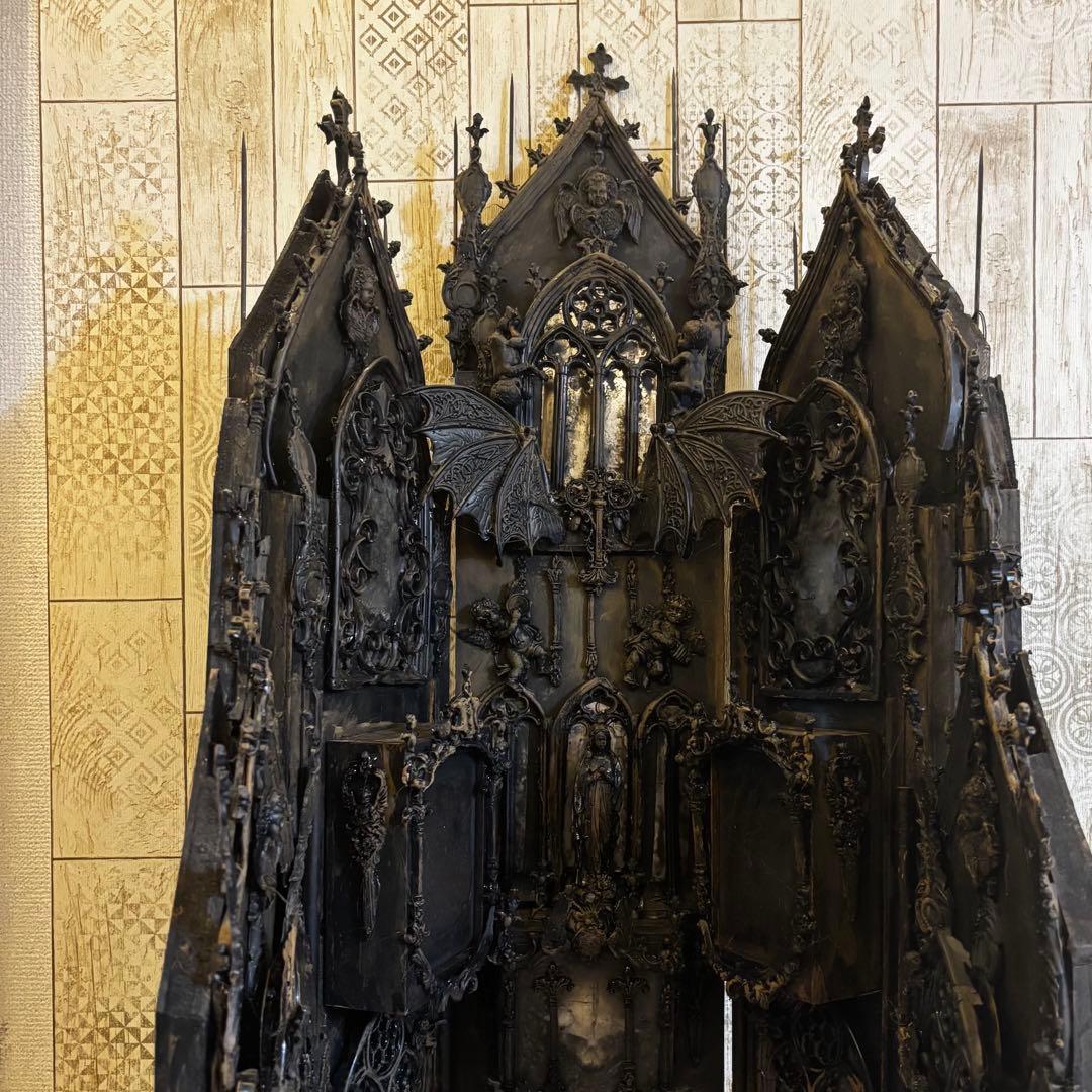 【1点限定作品】漆黒の静寂時を経た退廃の美を纏う大祭壇 1点限定作品】漆黒の静寂時を経た退廃の美を纏う大祭壇 | VIRTU MORE
