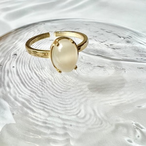 \\TV着用//ホワイトムーンストーン 真鍮リング