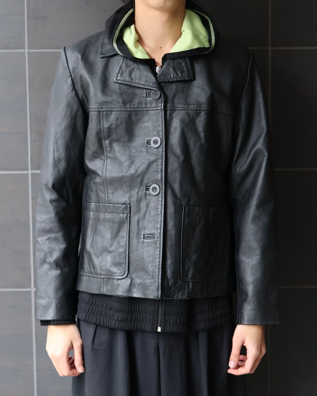 2 pocket buttoned leather jacket