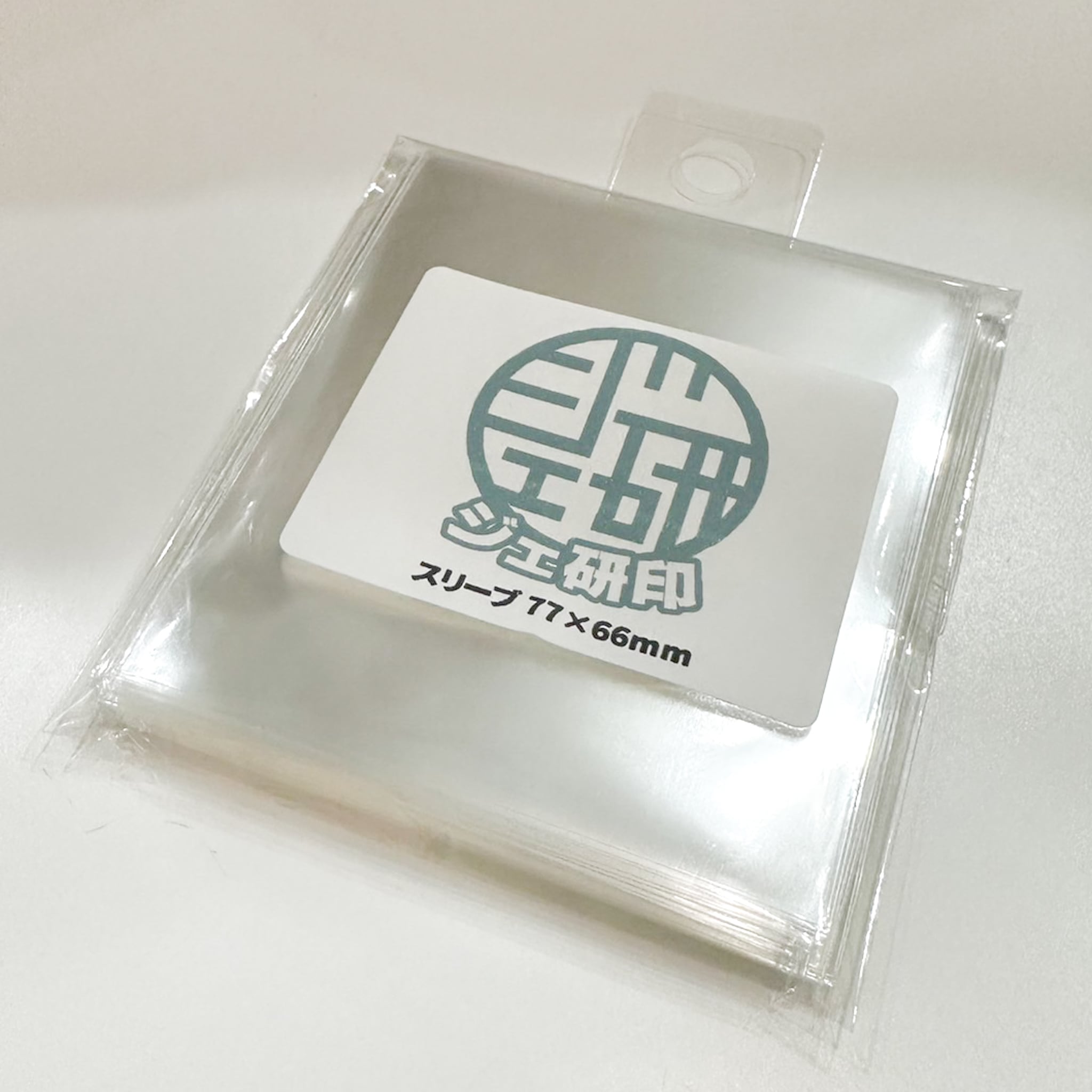 ありそうでなかった！64mm×75mmシール対応スリーブ（66mm×77mm）【30枚