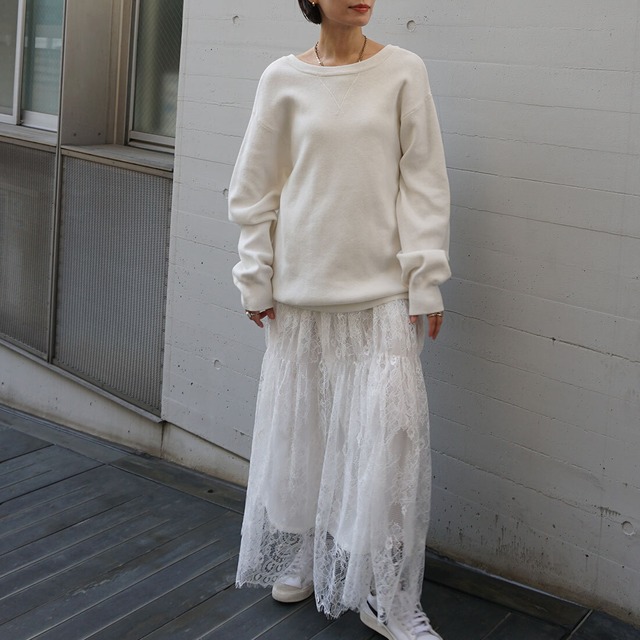 バックUネックニット