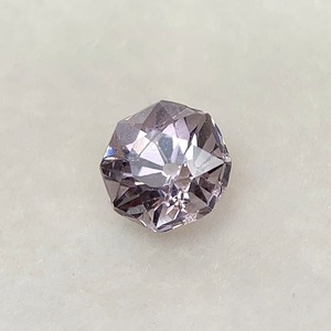 お花みたいなスピネル 約4.5mm*3.3mm r-0639