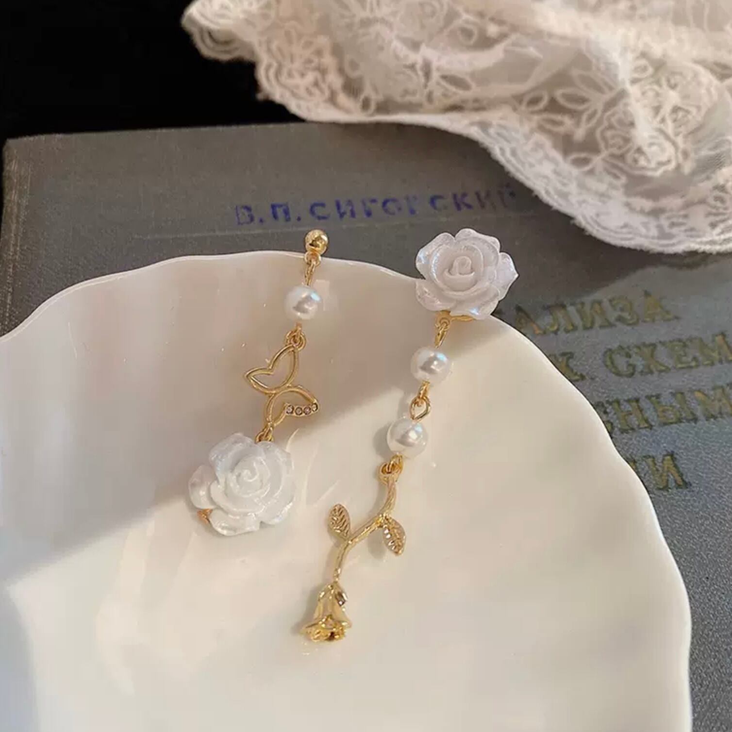 白いバラ が大人っぽい ピアス パール ドロップ 上品 大人女子 愛され 女っぽ ゴージャス プレゼント ギフト Lamitte Deco トレンド 韓国ファッション ショップ Base店