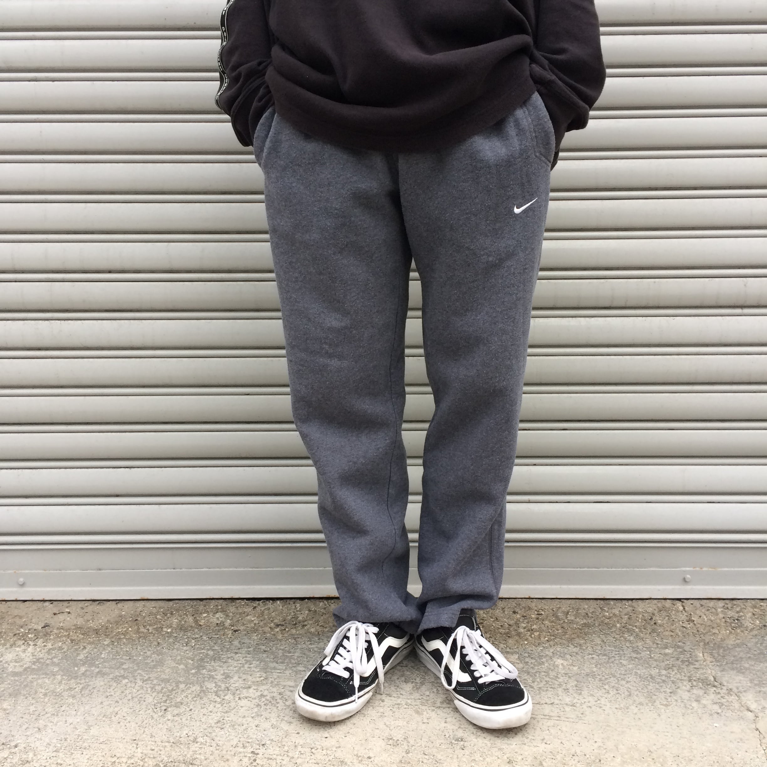 新品　NIKE パンツ　グレー