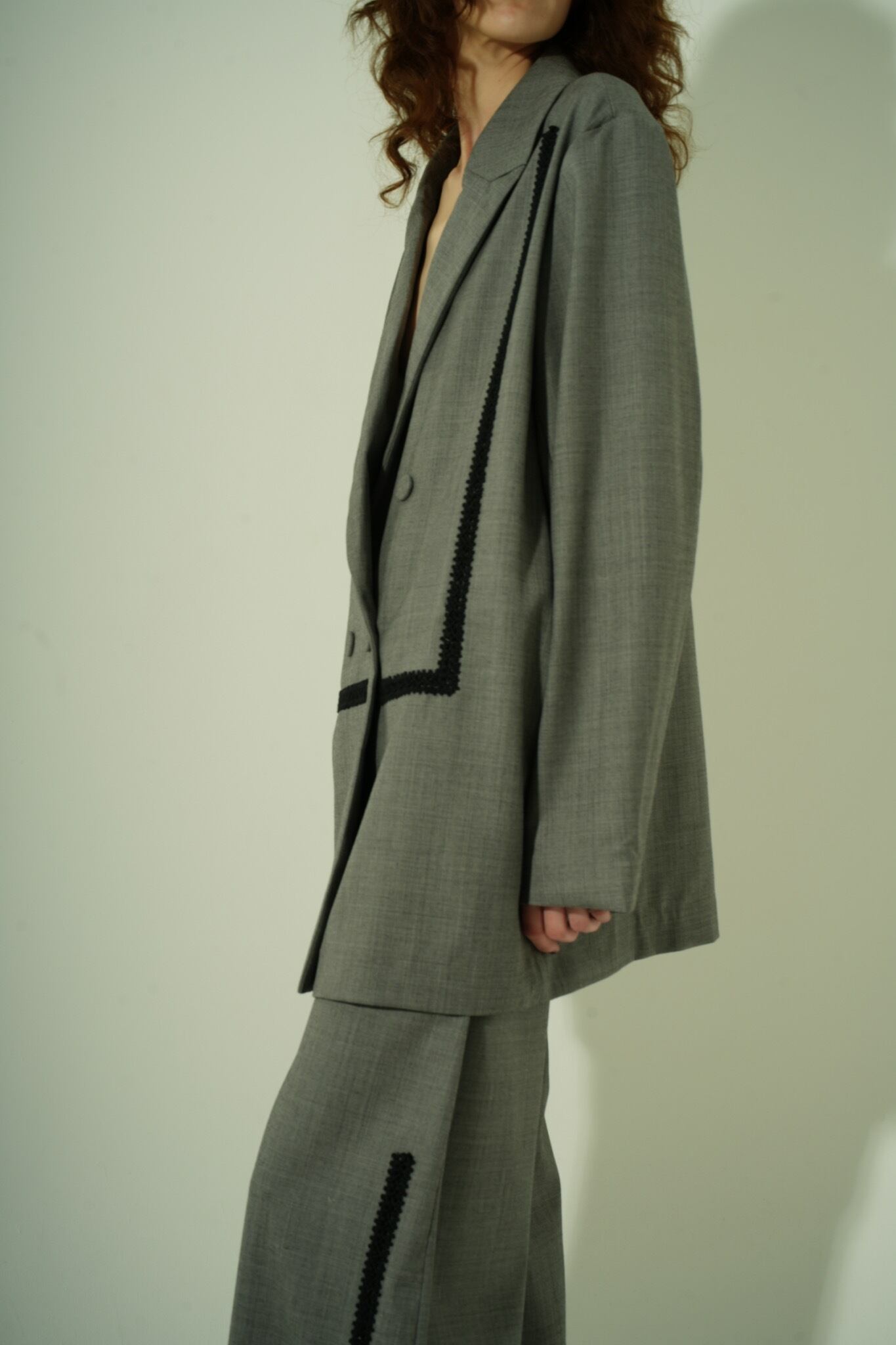 【先行受注 2026 MAIN COLLECTION】BASKET EMBROIDERY DOUBLE JACKET / GRY