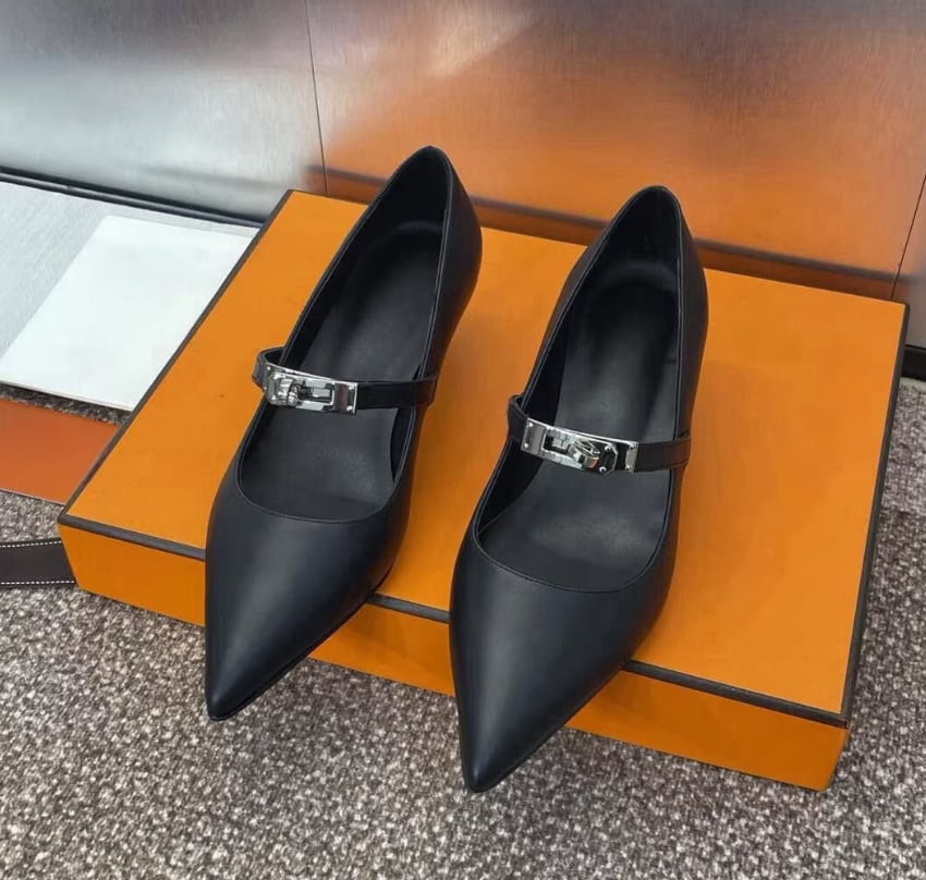 金具付パンプス(ヒール1.5センチ)