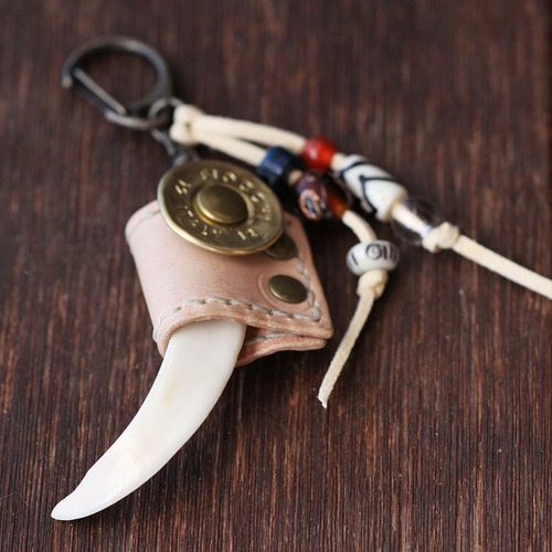 【豊島産】イノシシ牙キーホルダー 薬莢かしめ001