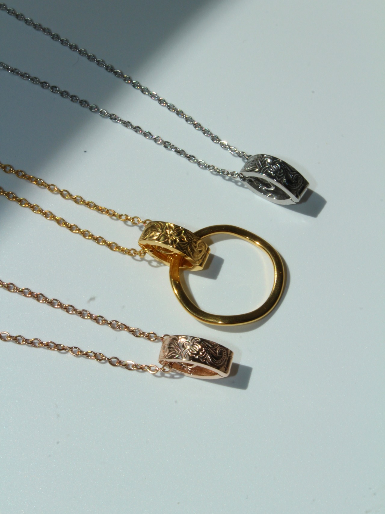 Holder necklace