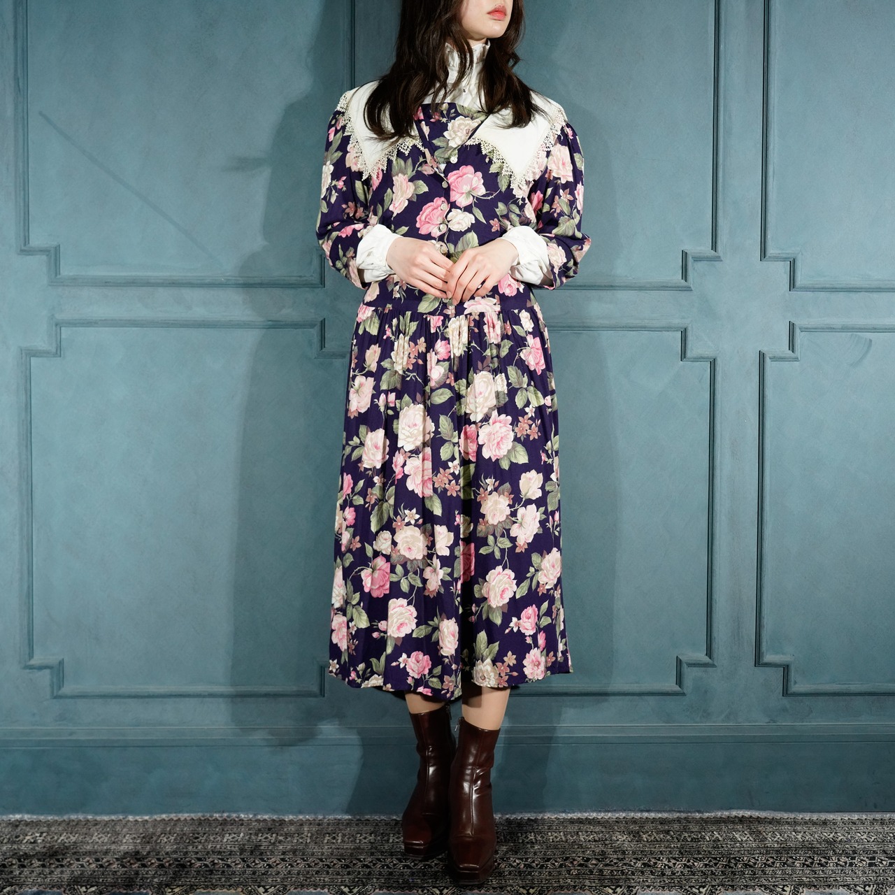 USA VINTAGE SCARLETT FLOWER PATTERNED BIG LACE COLLAR DESIGN ONE 