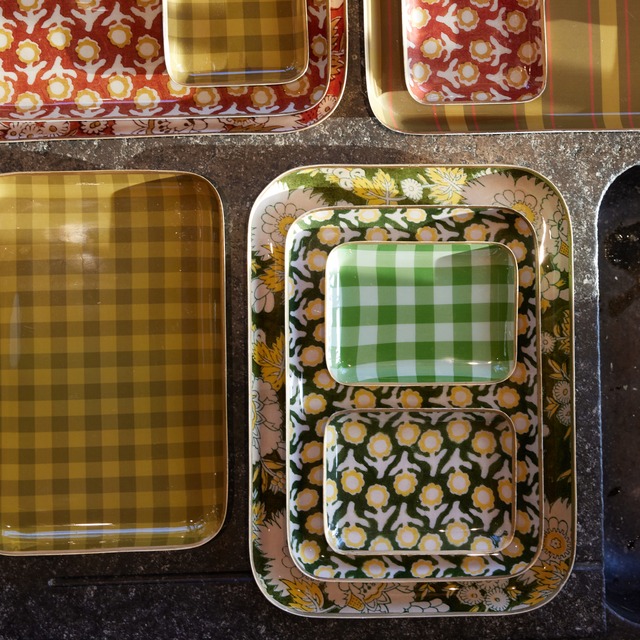 Bonheur du Jour ブロックプリント柄のディスプレイトレー  / Isha Green