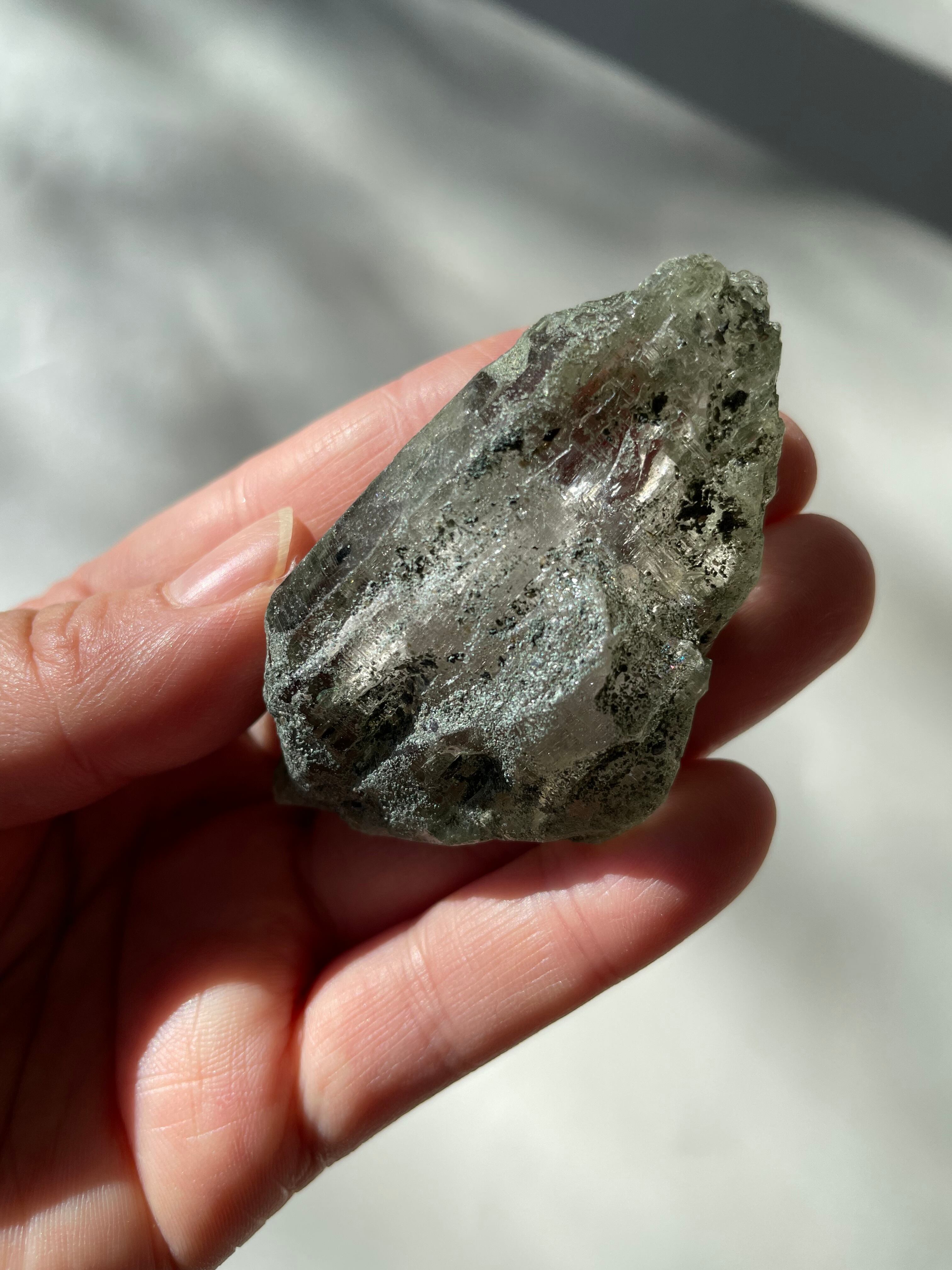 グインデル水晶(ねじれ水晶)　エピドート　ヒマラヤ