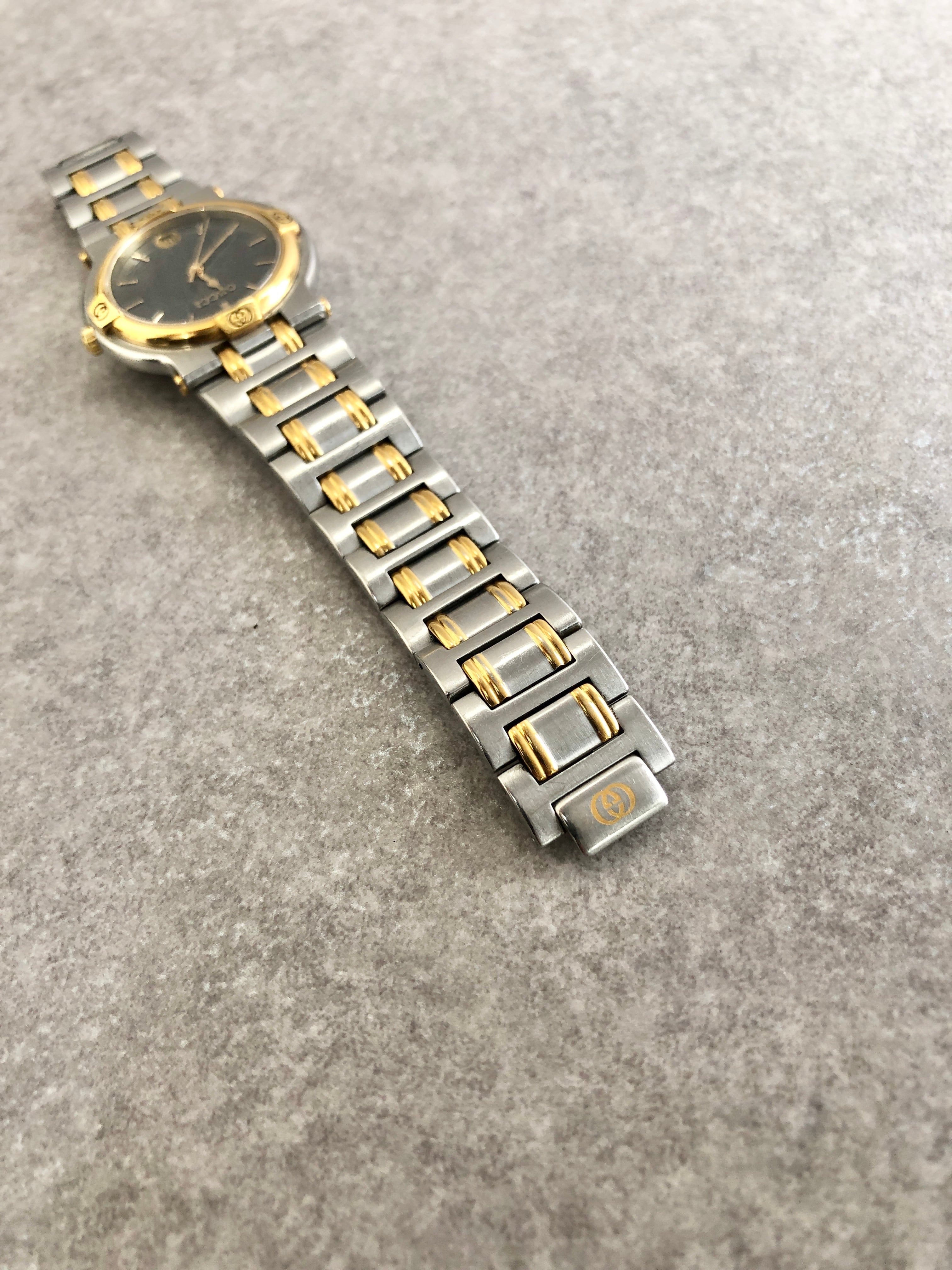 GUCCI グッチ 腕時計 シルバー×ゴールド ロゴ ステンレススチール