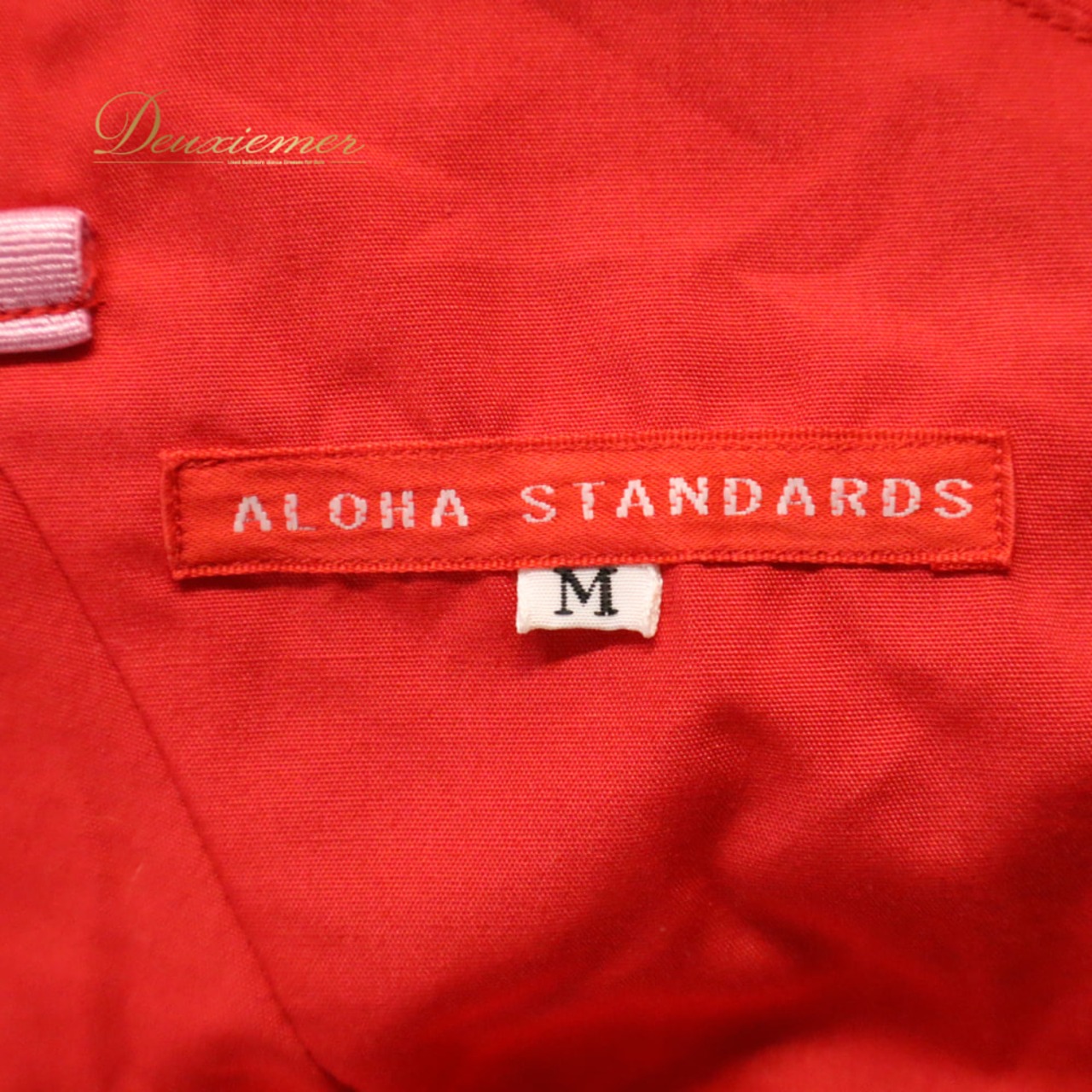 フラダンス 衣装 ALOHA STANDARDS アロハスタンダード ワンピース ドレス レッド系 花柄 植物柄 ハワイアンプリント ハワイアン アロハ フラ ダンス レッスン 練習 ハワイアンダンス フリル フレアスカート 赤 白 緑 黄緑 ホワイト系 グリーン系 華やか 鮮やか かわいい おしゃれ