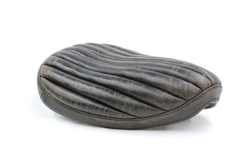 クラックレザー : 60sトラディション ソロシート［縦タック&ロール］(CBW01)