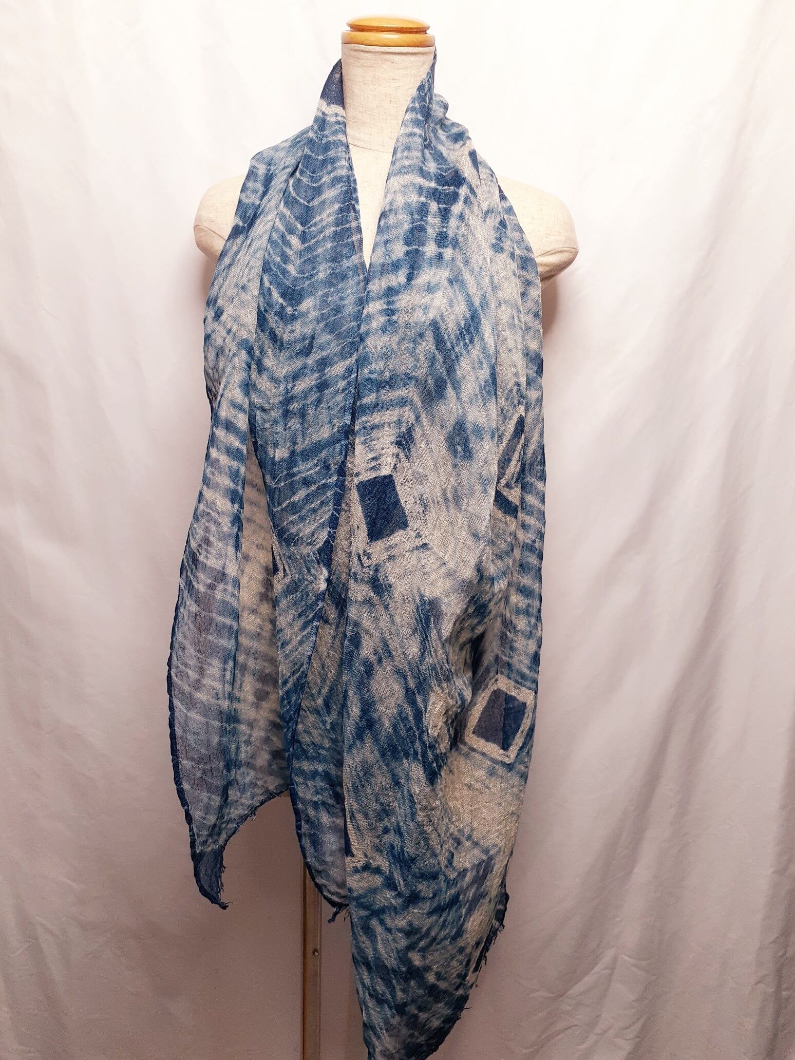 涼感&シャリ感のある手染ストール(藍染)