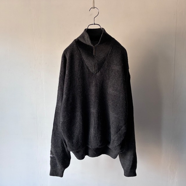 -DAILY D SPORTS- hi-neck harf zip knit