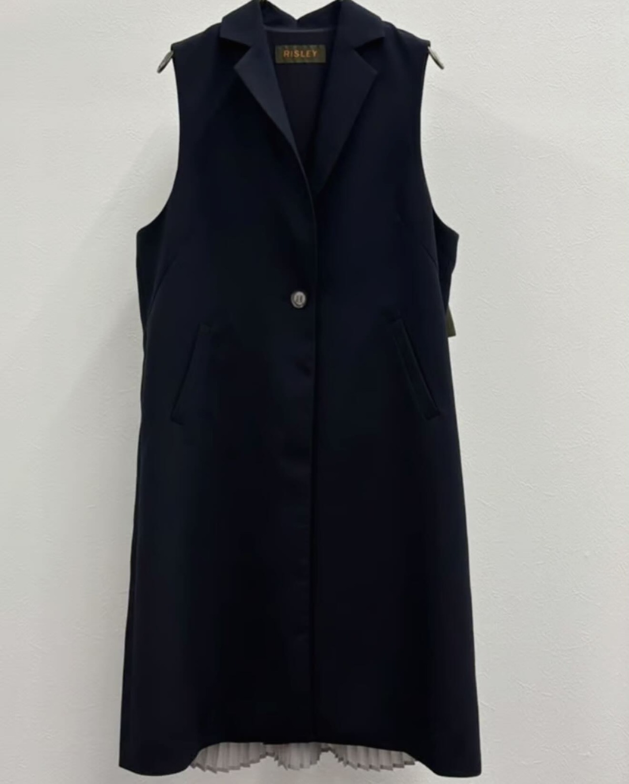 リズレイ　RISLEY risley　バックプリーツフリル取り外しジレ