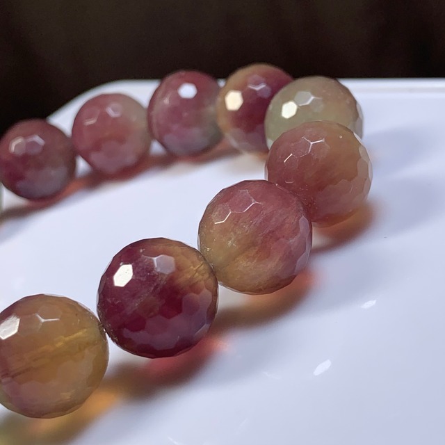 no3.多彩な変わった色合いフローライト・ブレスレット