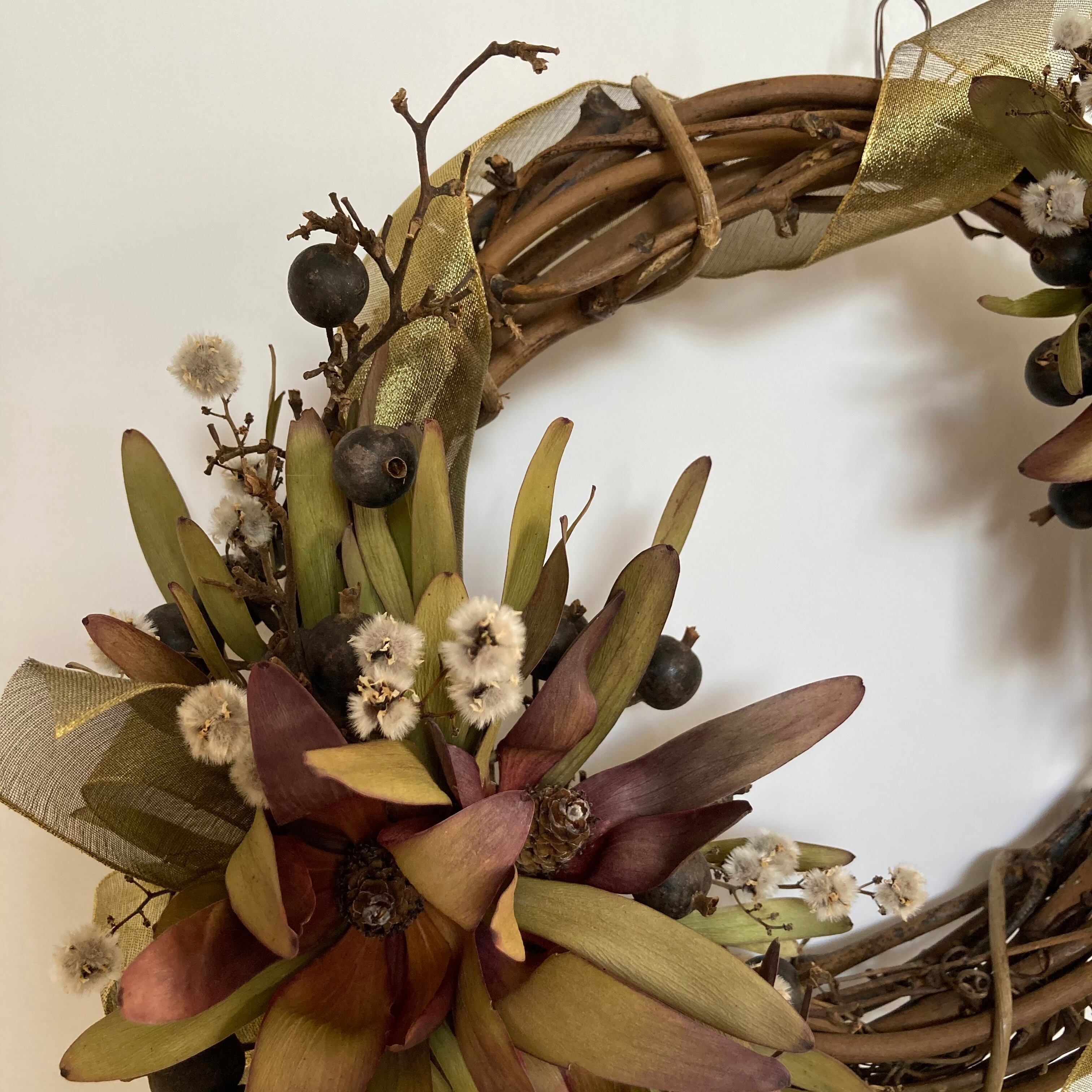 リューカデンドロンのシャビーなスワッグリース　カワラハハコ　ドライフラワー リューカデンドロンのシャビーなスワッグリース カワラハハコ ドライ