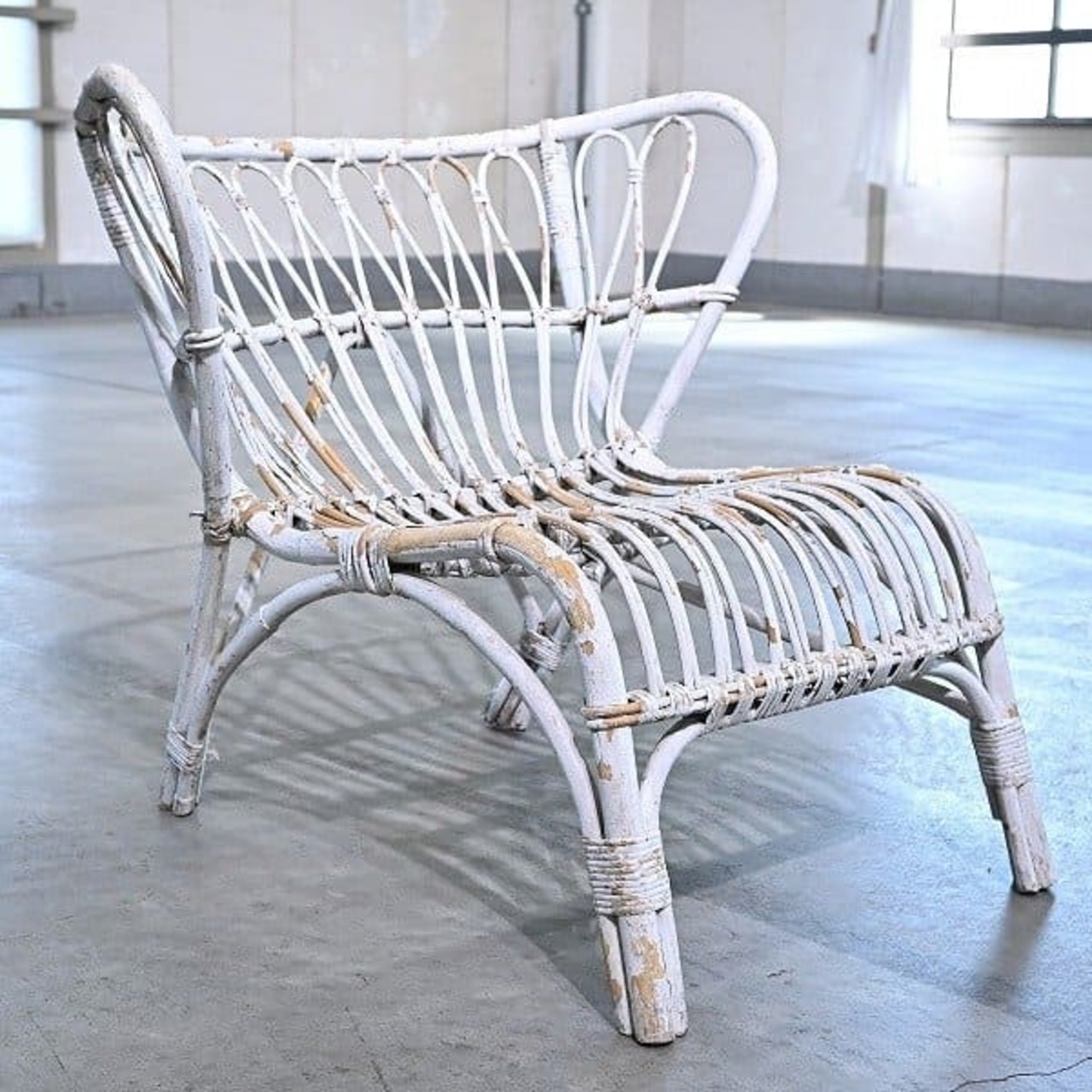 ラタン ラウンジチェア 籐 ウィングバック 縦格子 安楽椅子 リビング ダイニング ベランダ 軽量 寝室 書斎 ロー【中古家具/中古インテリア/USED家具ユーズド家具/リサイクル】