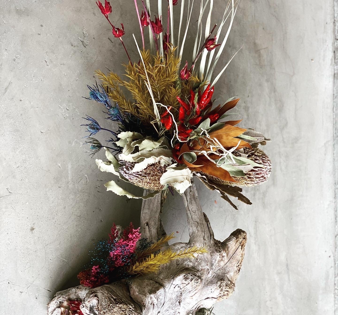 花と流木のオブジェ | dodotokyo