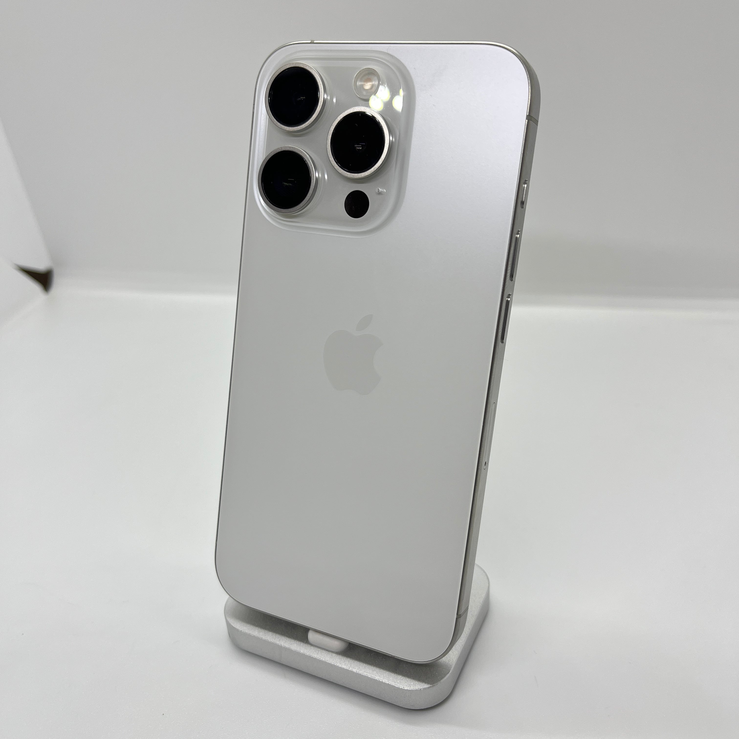 バッテリー最大容量86％】iPhone15Pro 256GB ホワイトチタニウム【SIM