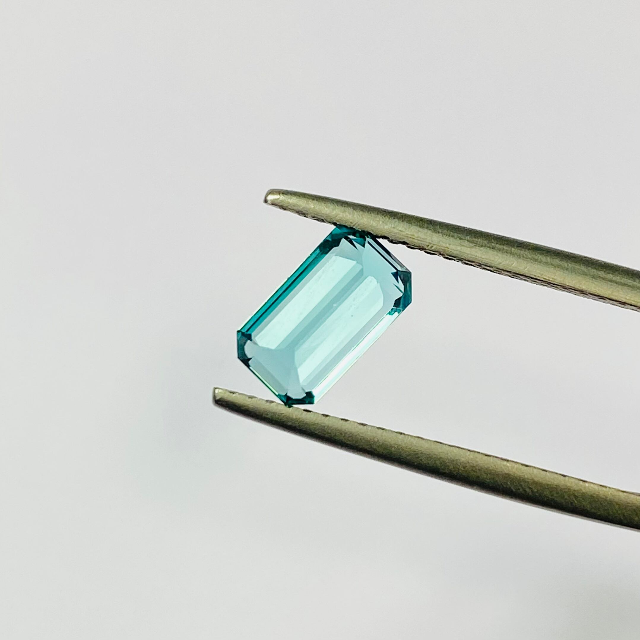 少し沖に出たカラーのラグーントルマリン