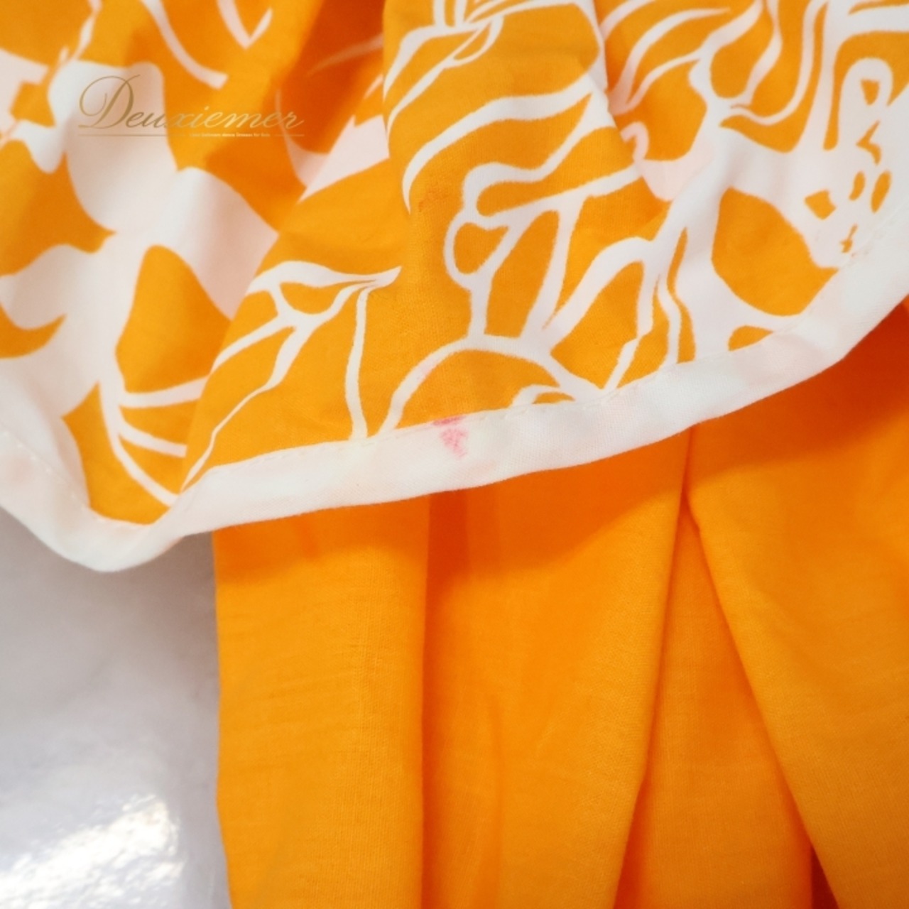 フラダンス 衣装 ワンピース ドレス メネフネプランテーション オレンジ系 MENEHUNE PLANTETION 日本製 フリル かわいい 華やか 鮮やか 明るい 橙 白 赤 ハワイアン アロハ ハワイアンプリント フラ ダンス レッスン 練習 おしゃれ