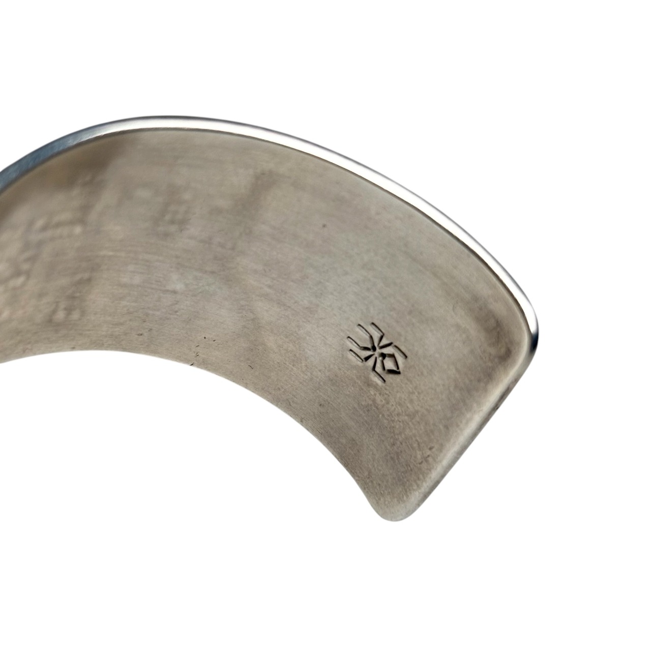 Hopi BENNETT KAGENVEMA overlay silver bangle “Kachina”