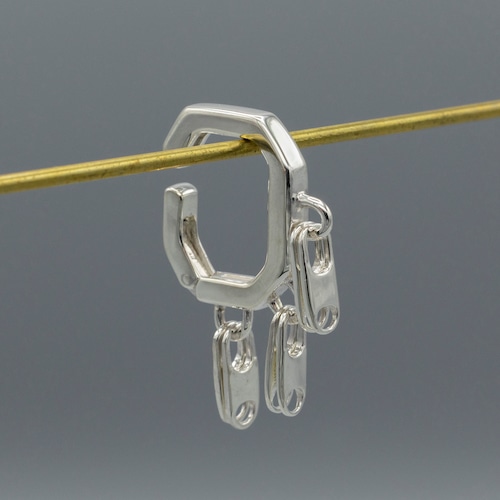 Octagon padlock ear cuﬀ Silver