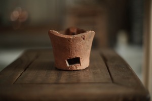 アンティーク閩南紅泥涼炉・師走月宇（三峰・底径約7.3㎝×高さ8㎝）