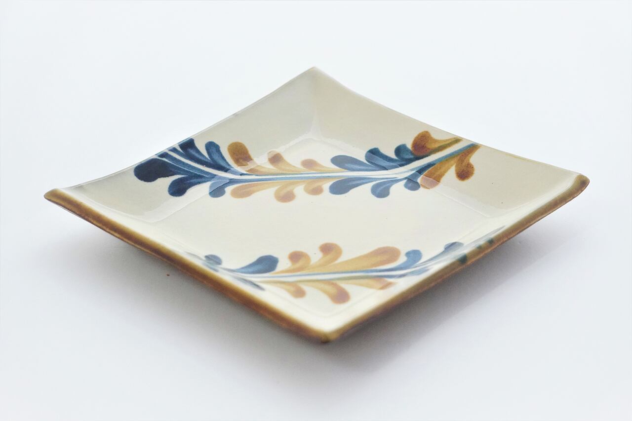 四角皿(□18) デイゴ唐草