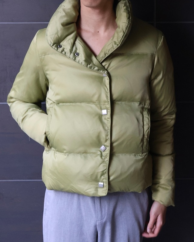 Short-length colored down jacket