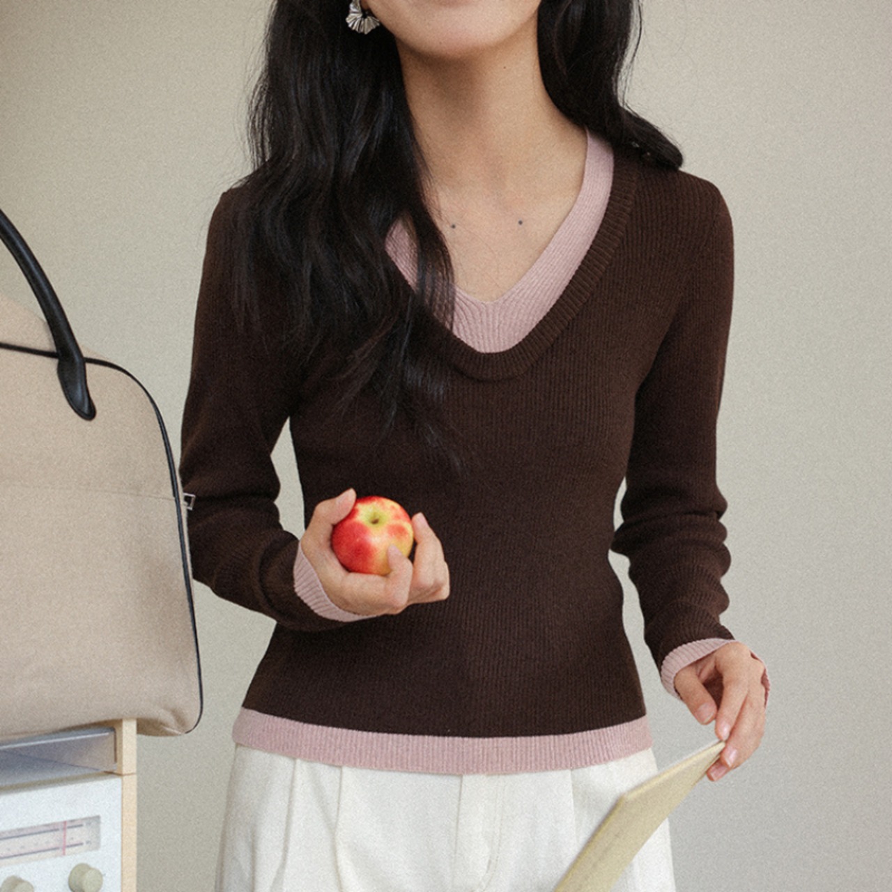 v-neck contrast rib knit　J00382