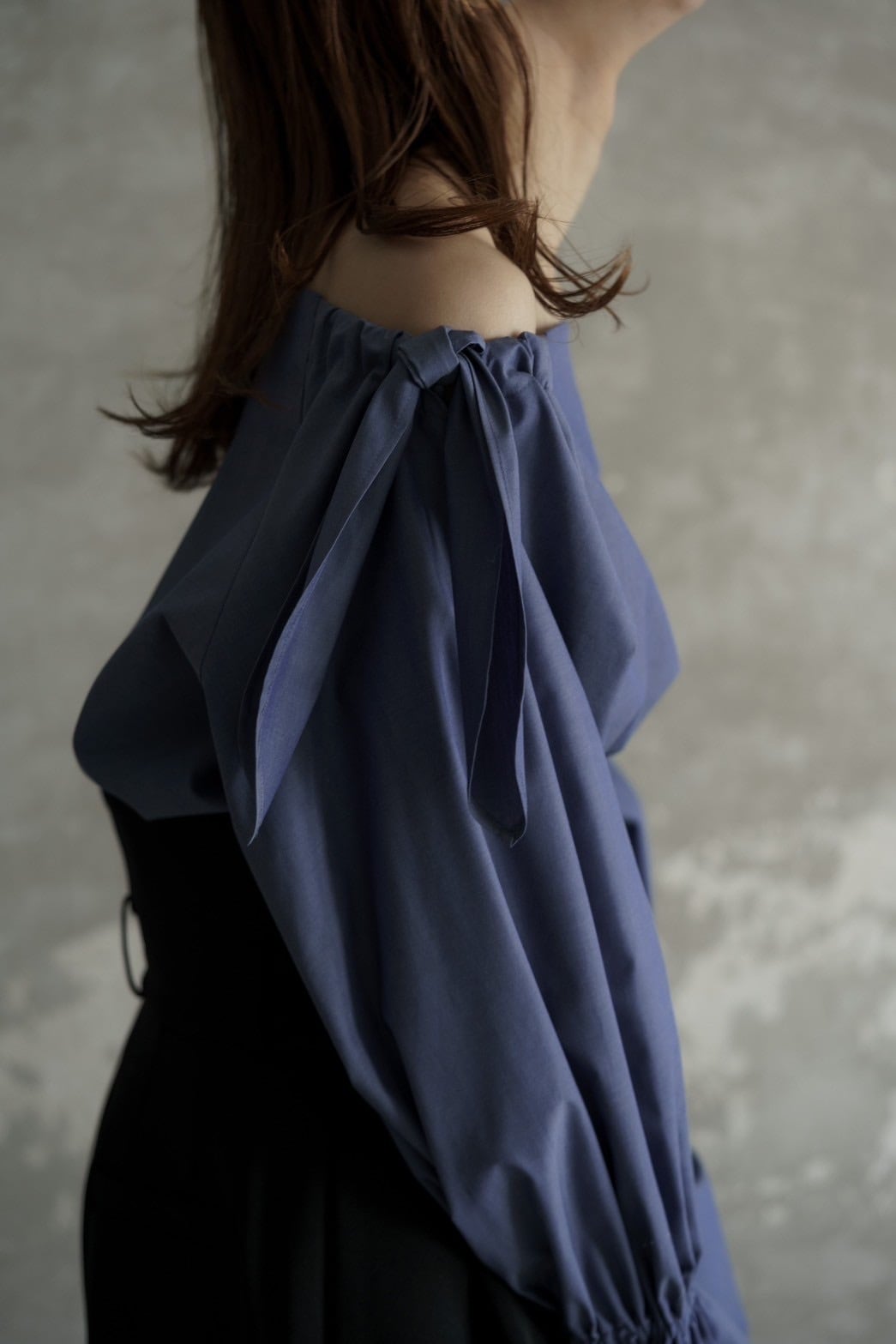 shoulder ribbon blouse(indigo)4月中旬頃より発送 | roughlow powered by BASE
