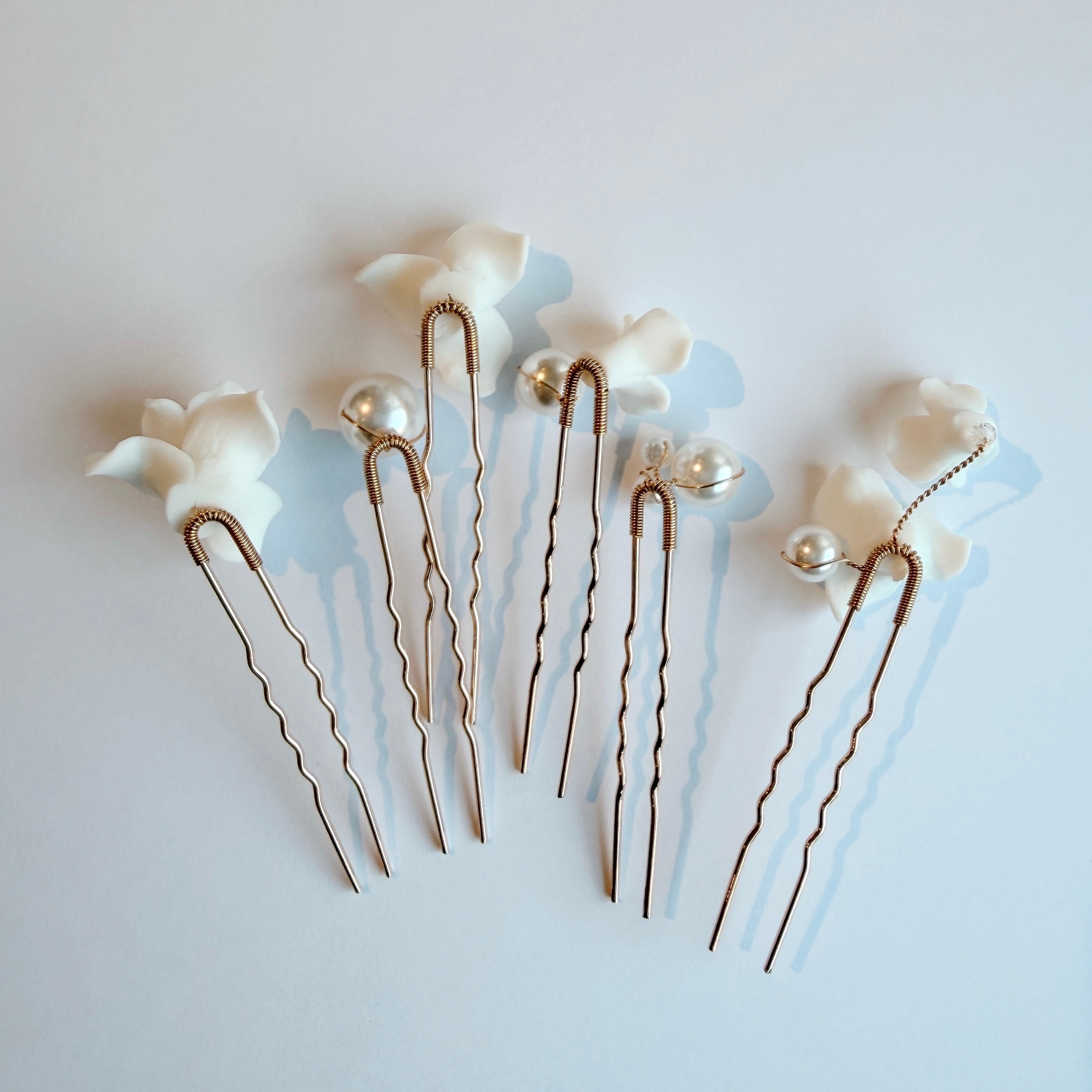H-154 White Flowerヘアピンセット＜ゴールド＞ | ウェディング